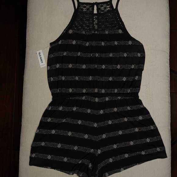 Black and white patterned romper with crochet detail yoke - Picture 2 of 6